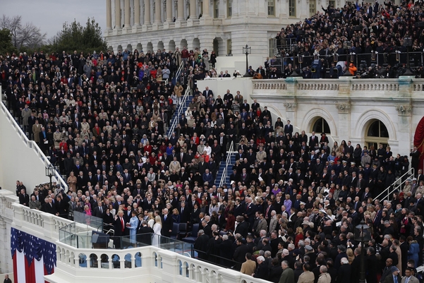  이날 워싱턴DC에서 58번째 열린 대통령 취임식에는 180만명 이상의 인파가 몰렸다/블룸버그