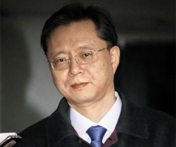 19일 오전 우병우 전 청와대 민정수석비서관이 직권남용 등의 혐의로 특검에서 밤샘 조사를 받고 나오고 있다.