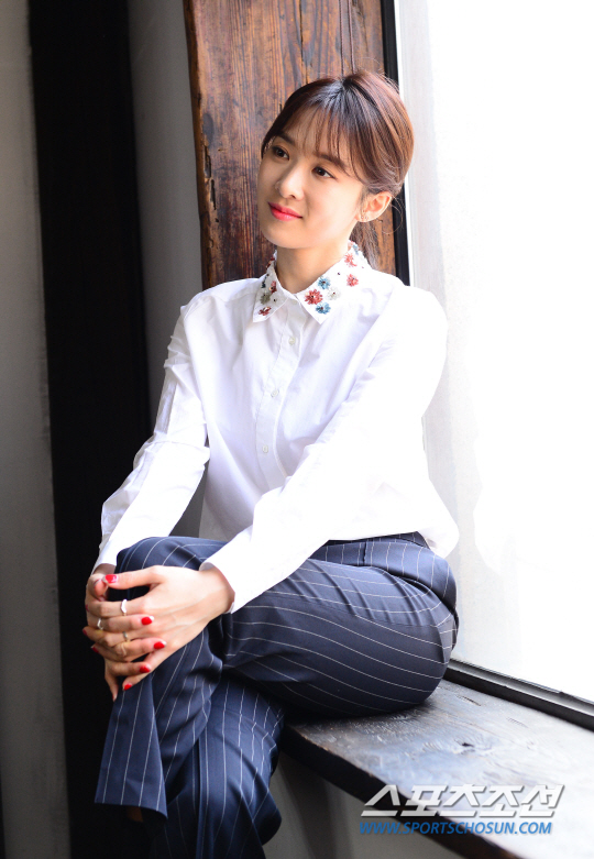 [인터뷰①] 이청아 하루아침 스타 된 늑대의 유혹, 당시엔 버거웠다... 영화 [인터뷰①] 이청아 하루아침 스타 된 늑대의 유혹, 당시엔 버거웠다