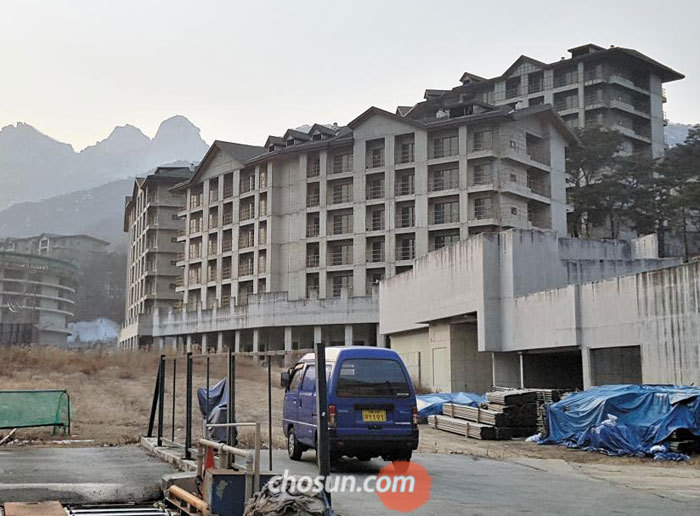 북한산 흉물 된 5000억 파인트리 리조트 - 조선일보 > 사회북한산 흉물 된 5000억 파인트리 리조트