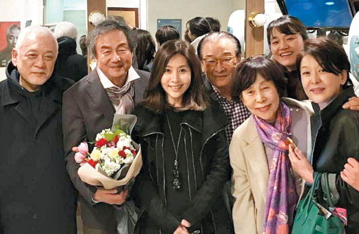 왼쪽부터 김한길·정동환·최명길·이순재·손숙·김소희·윤석화.