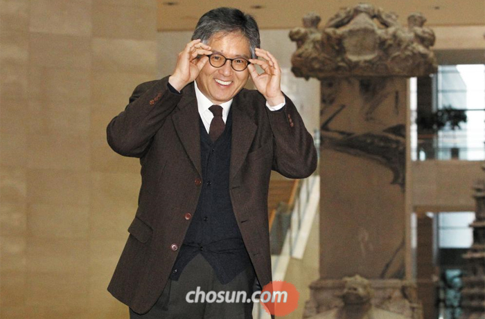발상을 바꾸는 전시로 정평이 난 이영훈 관장은 “가구 배치를 바꾸면 분위기가 달라지듯이 유물을 어떻게 놓고 해석해야 새롭게 보일지 계속 생각할 수밖에 없다”고 했다.