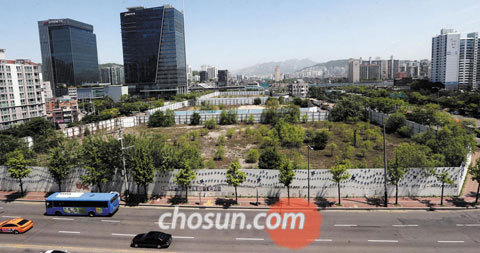 7일 오후 서울 마포구 상암동 디지털미디어시티역 인근‘롯데 복합쇼핑몰’예정지.