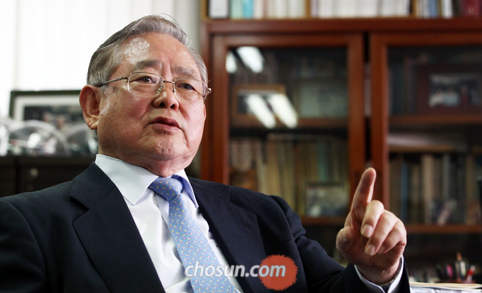 이상우 신아시아연구소장은 “대한민국의 70년은 짧은 기간에 민주화와 산업화를 이뤄낸 위대한 역사였지만, 자기 행동에 책임을 지는 ‘시민’은 아직 제대로 형성되지 않았다”고 했다.