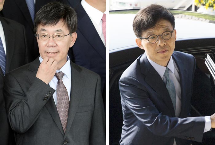 18일 오전 ‘돈 봉투 만찬’과 관련해 감찰을 받게 된 안태근(오른쪽) 법무부 검찰국장이 경기도 과천시 법무부 청사로 출근하고 있다. 감찰 대상이 된 안 국장과 이영렬(왼쪽) 서울중앙지검장은 이날 오전 사의를 표명했다.