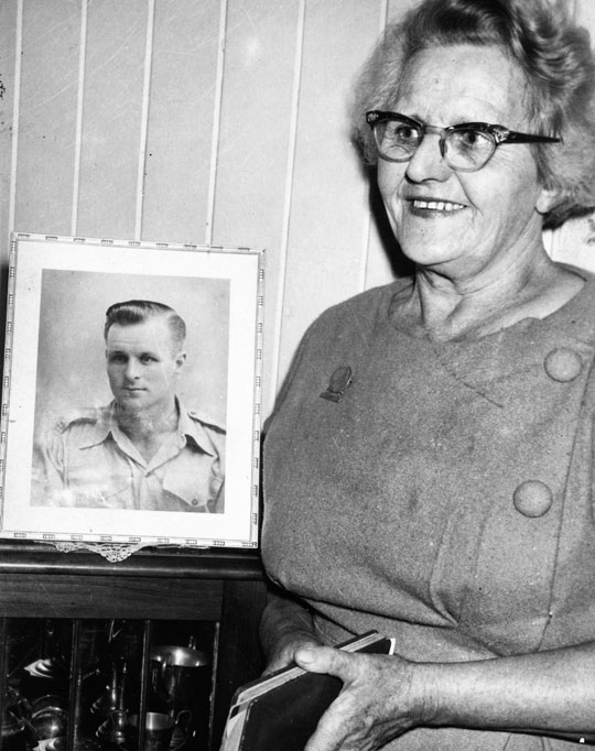 1961년 한국 방문을 마친 뒤 호주 브리즈번 자택에서 델마 힐리(1971년 작고) 여사가 웃고 있다.