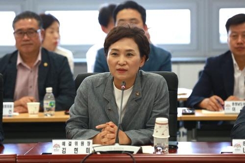 김현미 국토교통부 장관 내정자는 30일 “LTV와 DTI 규제 완화가 가계부채 급증의 원인이 됐다”고 밝혔다. / 김현미 의원 공식홈페이지