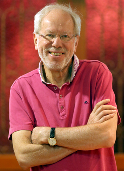 기돈 크레머는 미 트럼프 대통령의 반이민자 정책에 대해서도 강력 비판했다. 그는 음악뿐만 아니라 정치·사회적 비판에도 적극 참여하고 있다.