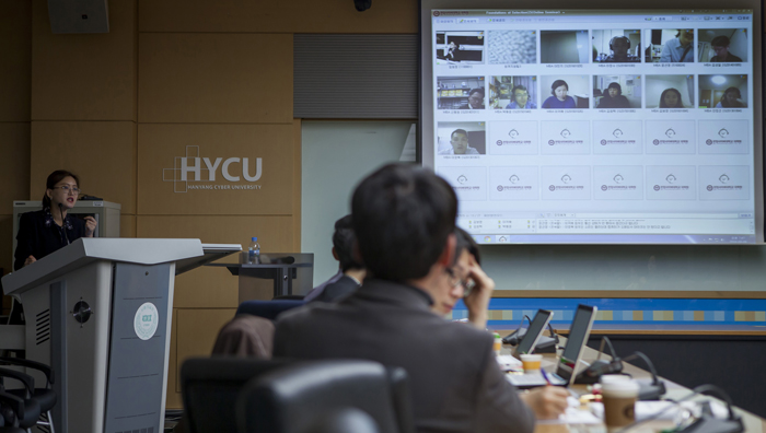 등록금 15년째 동결, 재학생 82%에 장학금