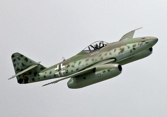  Me 262는 최초로 실전에서 활약한 제트전투기다. 그러나 인상적인 전투 결과를 남기지는 못했다. /사진=위키피디아 제공