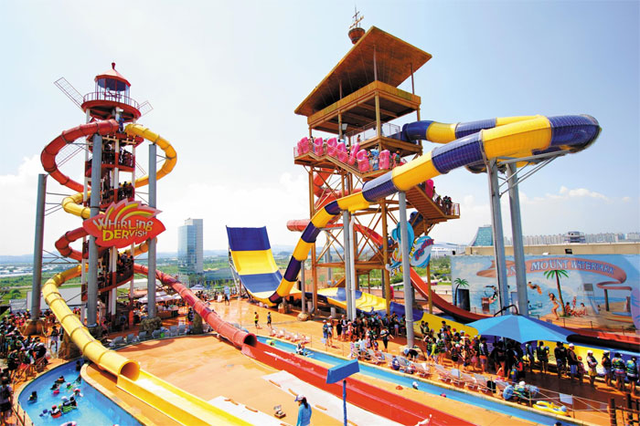 도심 최대 규모… 지상 50m 슬라이드 인기