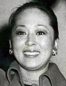 1975년 대종상 시상식에서 여우주연상을 탔을 때 모습.