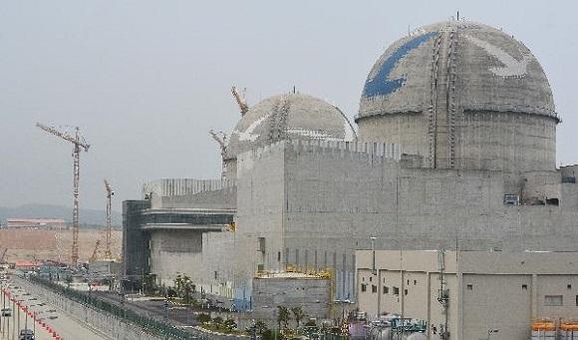  지난달 울산 울주군에 있는 신고리원자력 발전소 모습. 오른쪽이 3호기, 그 옆이 4호기다. 3·4호기 뒤에 5·6호기 건설 현장이 있다. 신고리 3·4호기는 UAE에 수출한 것과 같은 모델이다./조선일보 DB