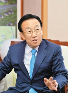 김관용 경북지사는 “‘호찌민-경주세계문화엑스포2017’은 새정부 출범 이후 처음 개최하는 해외문화행사”라며 “경상북도는 물론이고 새 정부의 브랜드를 알릴 수 있는 절호의 기회”라고 말했다.