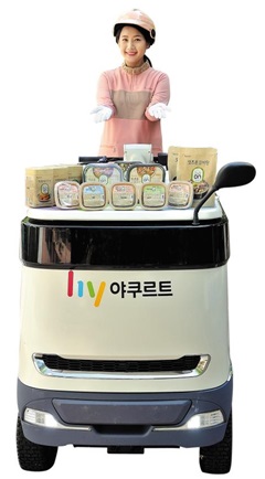 한국야쿠르트는 전국 각지의 1만3000여 야쿠르트 아줌마를 통해 ‘잇츠온’ 가정 간편식을 소비자들에게 전달한다. ‘한국 발효유 종가’가 종합 식품 유통기업으로 변신하고 있다.