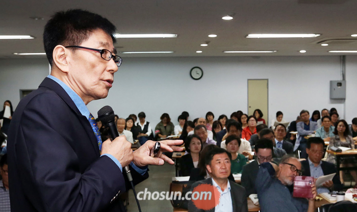 정재서 교수는 고별 강연에서 “테크놀로지의 발달 속에서도 신화적 상상력은 끝까지 살아남을 것”이라고 말했다.