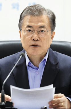NSC 소집한 文대통령 - 문재인 대통령이 3일 청와대에서 국가안전보장회의(NSC)를 긴급 소집해 북한 6차 핵실험 대응 방안을 논의하고 있다.