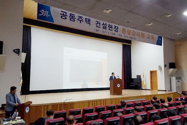 경기도는 12일 경기도교통연수원에서 '공동주택의 부실시공 방지를 위한 총괄감리원 교육'을 실시했다고 밝혔다.
