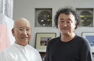 서보문화재단에서 이진우 작가가 박서보 선생과 만나 현대미술에 대한 이야기를 나누고 있다