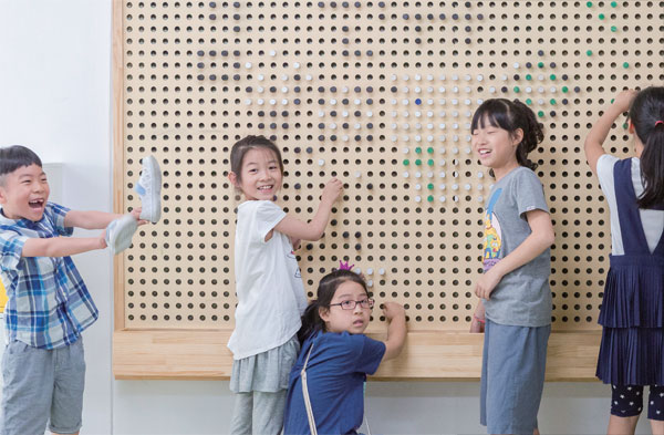 [주간조선] 교실에 놀이터가 복도에 카페가… 학교의 실험