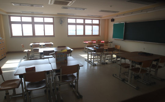 "교감이 20대 여교사 과녁에 세워두고 체험용 활 쐈다" 주장에 시교육청 감사 착수