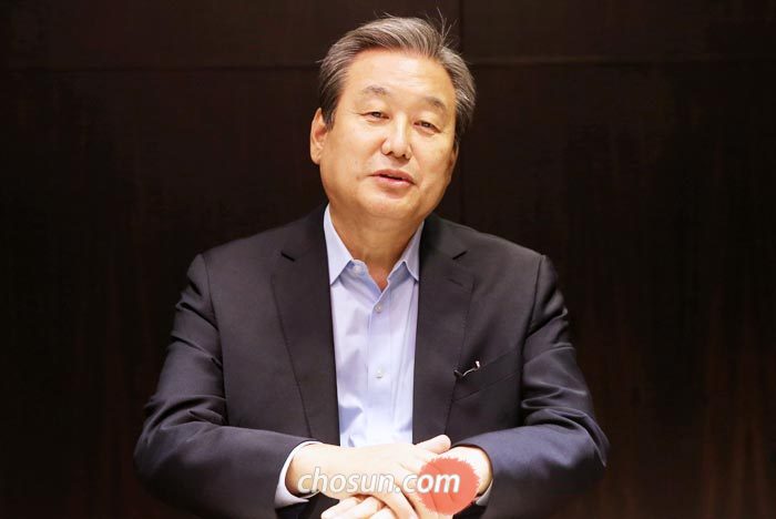 김무성 바른정당 의원이 11일 서울 여의도 한 식당에서 본지와 인터뷰하고 있다.