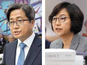 12일 국회 법사위의 법원행정처 국감에서 김명수 대법원장(왼쪽)이 인사말을 하고 있다. 행정처 국감에서 의원들 질의에 대한 답변은 법원행정처장(김소영 대법관·오른쪽)이 맡는다.