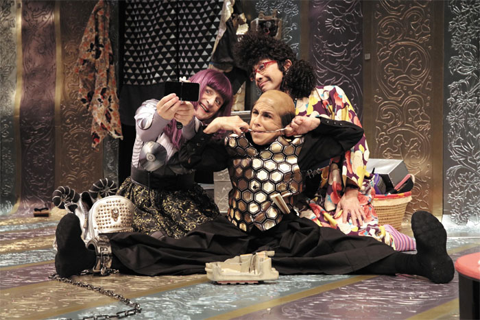 배려·소통 없이 각자도생… '불통의 사회' 꼬집다