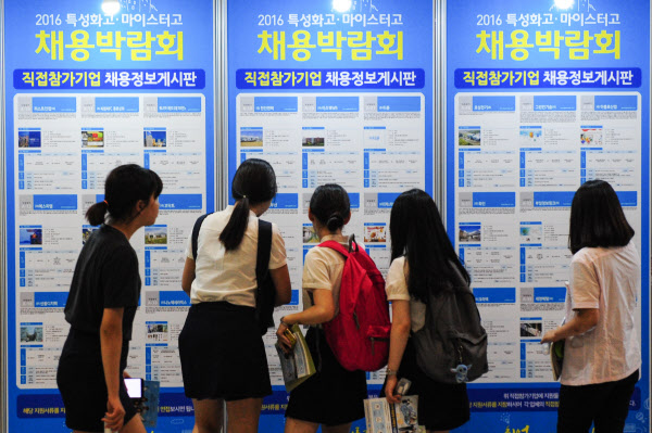 특성화고 취업률 17년 만에 50% 돌파…마이스터고는 93%