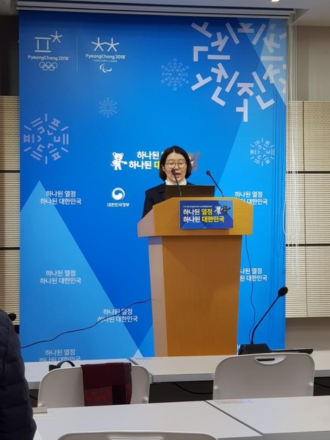 이은숙 국립암센터 원장이 21일 정부세종청사 보건복지부 브리핑룸에서 ‘2015년 국가암등록통계’ 발표 자료에 대해서 설명하고 있다. / 사진=강인효 기자