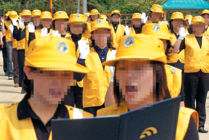 [Why] 녹색어머니 봉사 의무참여로 바꾸자, 학부모들 불만 는다는데…