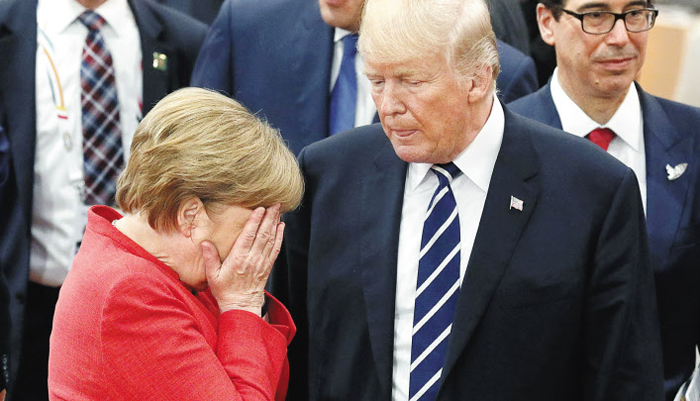 아, EU와 협상하면 유럽 모두랑 같이 하는 거였어요? - 3월 17일 백악관에서 메르켈 독일 총리에게 독일과의 무역 재협상을 요구하며. 사진은 7월 7일 G20 함부르크 정상회의 장면.