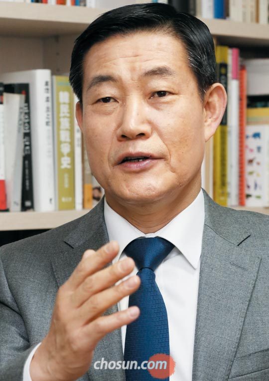 신원식 전 합참 작전본부장은 본지 인터뷰에서“미국이 북한을 선제공격한다고 해서 무조건 전면전으로 이어지지는 않을 것”이라고 했다.