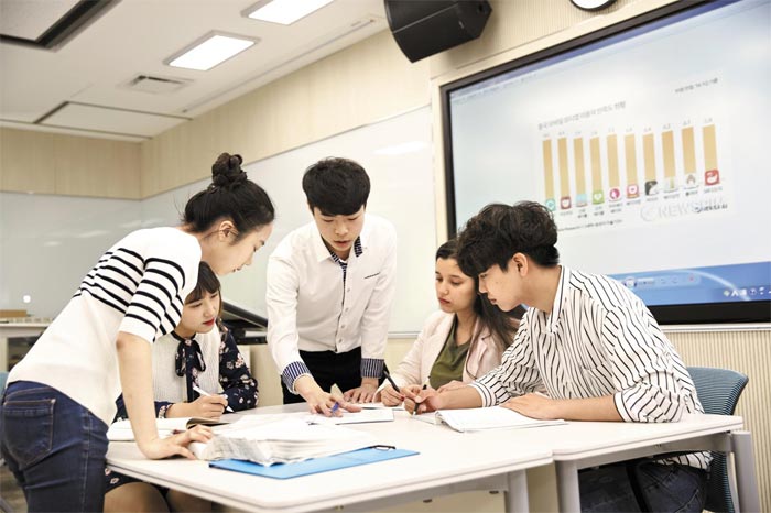 ②건국대는 지난해 토론식 강의, 7+1 자기설계 드림학기제 등을 도입하며 학생 중심의 현장실습형 교육을 강화했다.