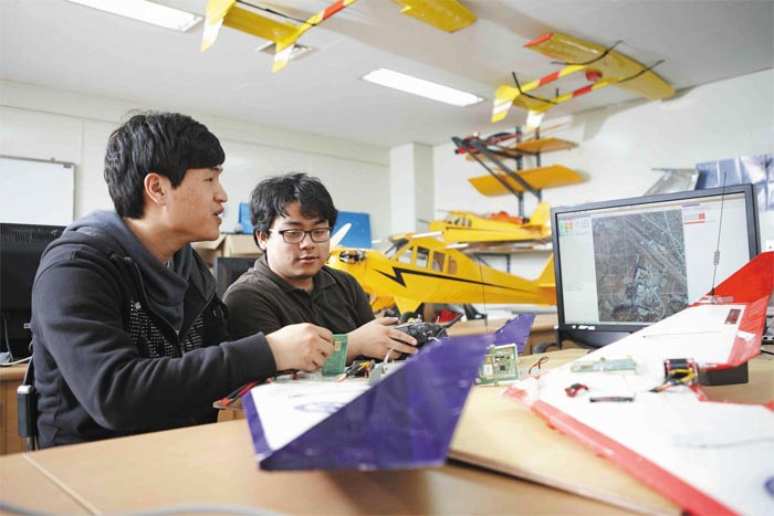한국항공대는 세계적 수준의 항공우주 특성화 대학으로 발전해 나가고 있다.
