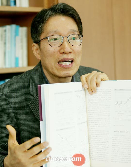 19일 동국대에서 만난 김낙년 교수는“제대로 된 통계가 있어야 국제학계에서 시민권을 갖고 한국의 발전 스토리에 대한 공감을 끌어낼 수 있다”고 말했다.