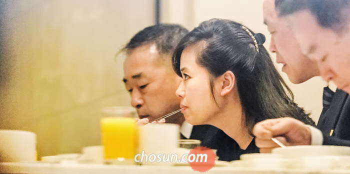 22일 오전 현송월 등이 전날 숙박했던 강릉 스카이베이 경포 호텔에서 조식을 먹는 모습. 