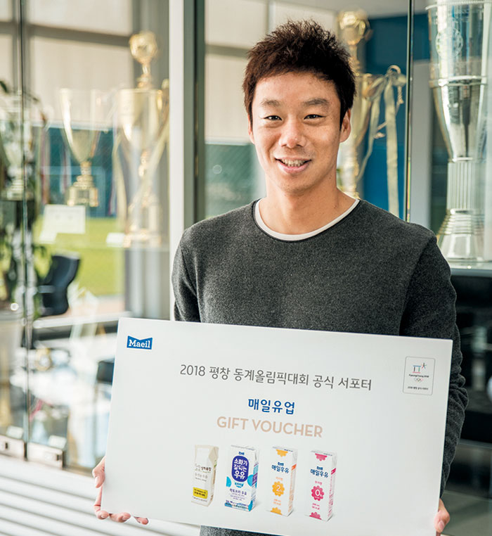 ‘매일유업 기프트박스’ 이벤트에 참가한 프로축구 수원 삼성 블루윙즈의 염기훈 선수.