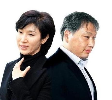  최태원(오른쪽) SK그룹 회장과 노소영 아트센터 나비 관장./조선일보 DB
