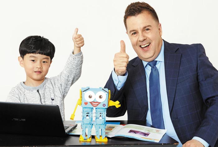 와이즈교육은 아이 스스로 프로그램을 짜고 문제를 해결하며 창의력을 키울 수 있는 코딩교육 1대1 홈스쿨을 운영 중이다.