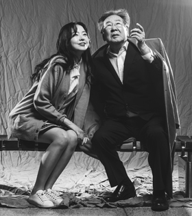 극 중 긴 시간을 건너 재회하는 ‘윤희’(박혜영·왼쪽)와 ‘노인’(최불암).