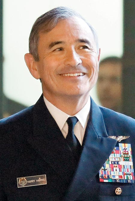 해리 해리스 미 태평양사령부(PACOM) 사령관이 지난해 11월 일본 도쿄 총리 공관으로 들어가고 있다.