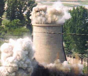 쇼로 끝났던 2008년 냉각탑 폭파