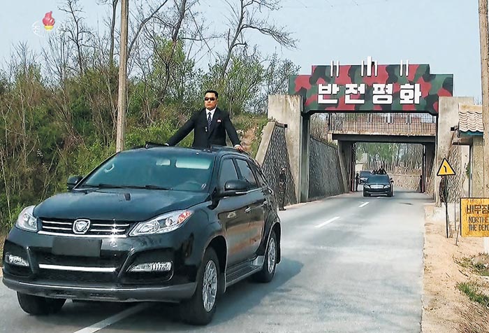 북측 지역 통과하는 김정은 차량