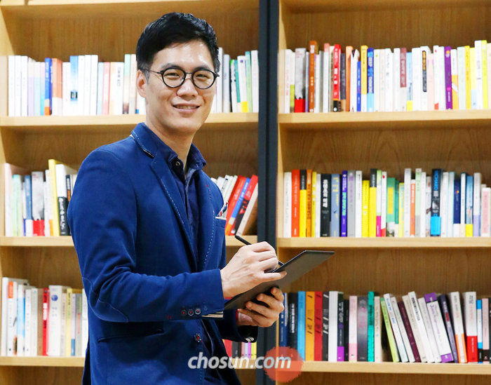 김석환 예스24 대표는 “실리콘밸리에선 IT 사업으로 억만장자가 된 사람들이 자기 애들 학교에서는 스크린을 몽땅 빼 버리고 수업하도록 한다”며 “창의성은 어린 시절 독서에서 나온다”고 했다.