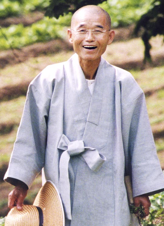 혜암 스님은 참선하는 틈틈이 농사도 지었다.