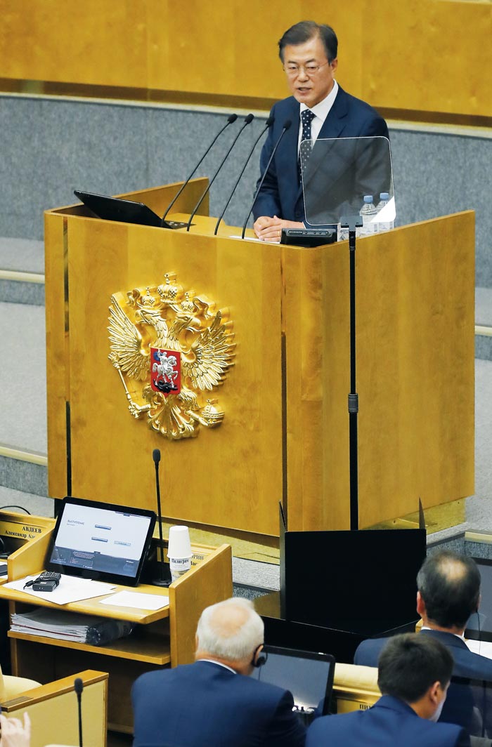 러시아를 국빈 방문 중인 문재인 대통령이 21일 오후 러시아 하원(下院)에서 연설을 하고 있다.
