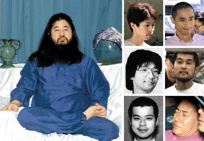1995년 3월 13명의 사망자와 6300여 명의 부상자를 낸 ‘옴진리교 사린 가스 사건’의 주범인 옴진리교 교주 아사하라 쇼코(왼쪽 큰 사진)에 대한 사형이 6일 집행됐다. 사건 발생 후 23년 4개월 만이다. 작은 사진은 아사하라와 함께 사린 가스 테러를 저지른 6명의 옴진리교 간부로, 이노우에 요시히로, 니미 도모미쓰, 쓰치야 마사미, 하야카와 기요히데, 나카가와 도모마사, 엔도 세이치(작은 사진 왼쪽 위에서 시계방향). 이들도 이날 사형이 집행됐다. 