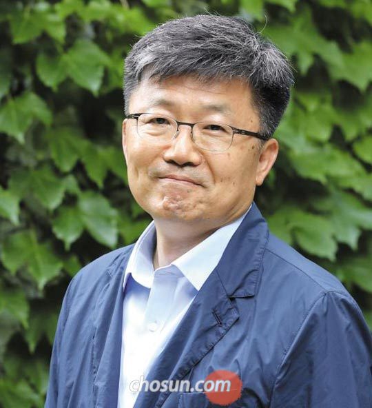 박철화는“김현의 문학 비평은 텍스트에 흐르는 언어의 물길을 터서 멀리 가도록 했다”고 회상했다.