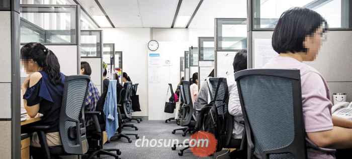지난 4일 디지털성범죄피해자지원센터 직원들이 상담과 삭제 업무를 하고 있다. 센터는 개소한 지 두 달이 조금 넘었지만 접수된 피해자가 750명이 넘는다.